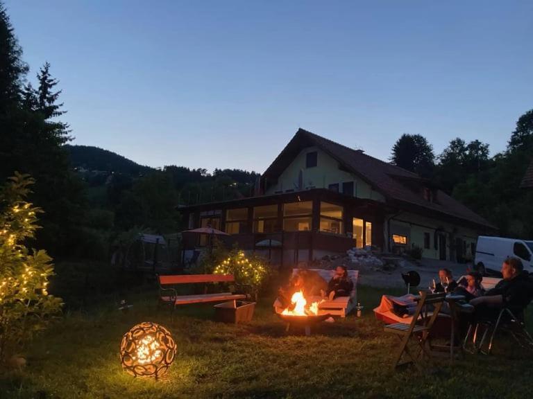 Seminar- Und Erlebnishof Das Schwarze Schaf Bad Gams Buitenkant foto